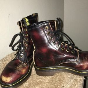 CHERRY RED DR.MARTENS 🍒